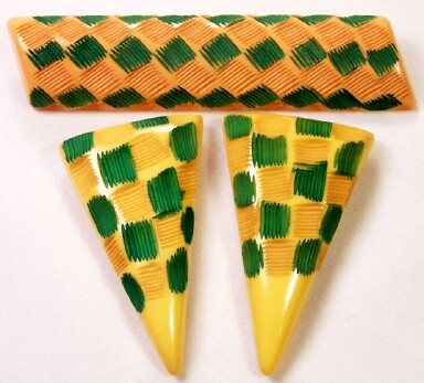 BP188 corn/green bakelite bar pin/dress clip pair